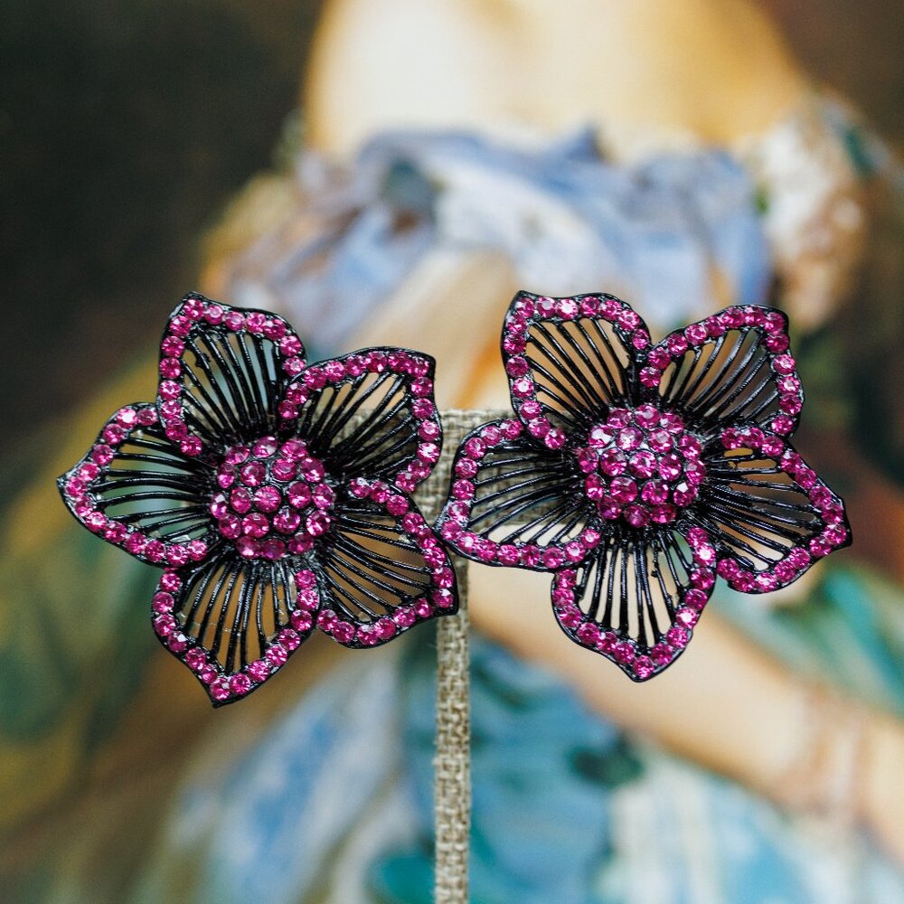 Thelma Deutsch Large Flower Shaped Clip-on Earrings